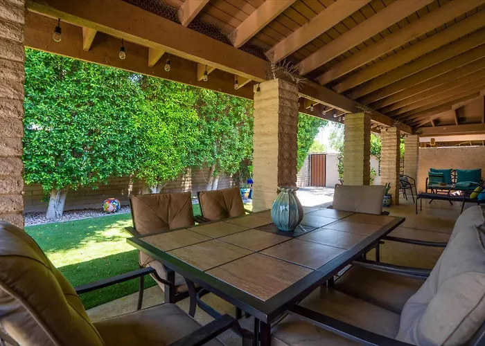 Pools Courts Bbq Firepit Pineapple Paradise Holiday home *